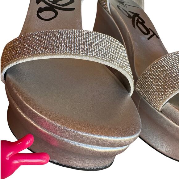 OTBT Status Wedge Rhinestone Covered Metallic Silver Platform Sandals size 9.5 - Picture 10 of 16